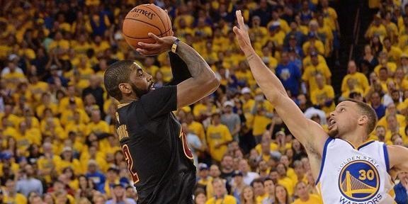 NBA,库里三分绝杀雷霆,勇士终结对手11连胜登顶西部引热议