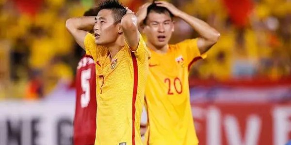  梅斯降级法乙队长含泪告别泪洒球场  