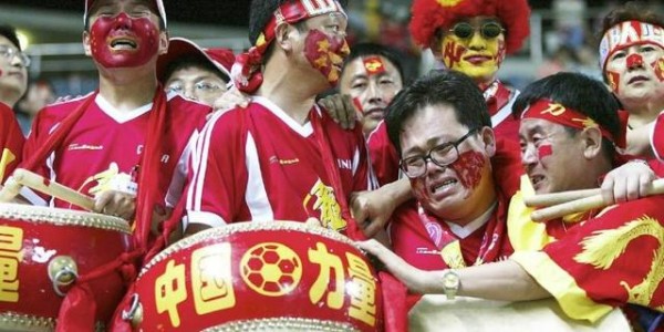  罗马球迷抗议票价，极端横幅惊扰奥林匹克  