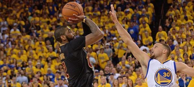 NBA,库里三分绝杀雷霆,勇士终结对手11连胜登顶西部引热议